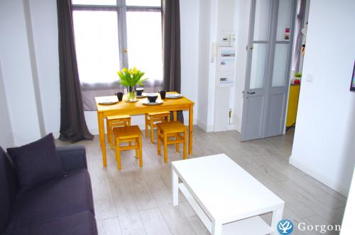 Photo n°1 de :Appartement T2 (35 m²) meublé en rez de chaussée - Hyper centre / Vieux port