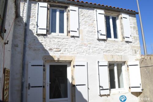Photo n°1 de :Jolie Maison avec courette fleurie 5 pers. 5 mn La Rochelle